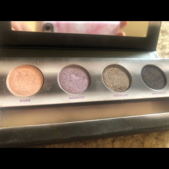 Urban Decay Palette (Smokey Eye) - Picture 4 of 7